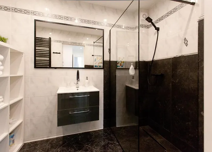 Uroczy Rzeczna Apartment *